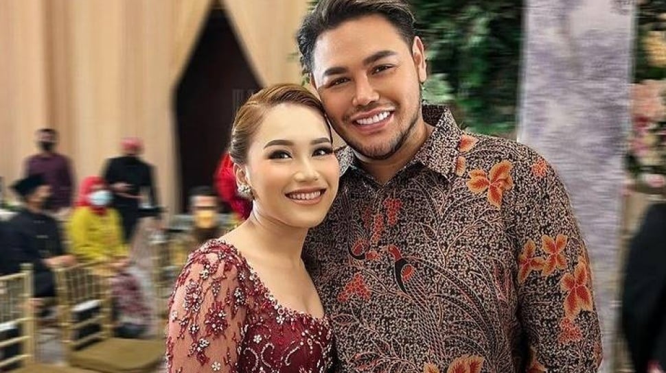 Ayu Ting Ting Ajak Ivan Gunawan Nikah tapi Ditolak: Maaf Aku Nggak Bisa…