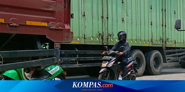 Pengendara Motor, Begini Cara Aman Mendahului Kendaraan Besar