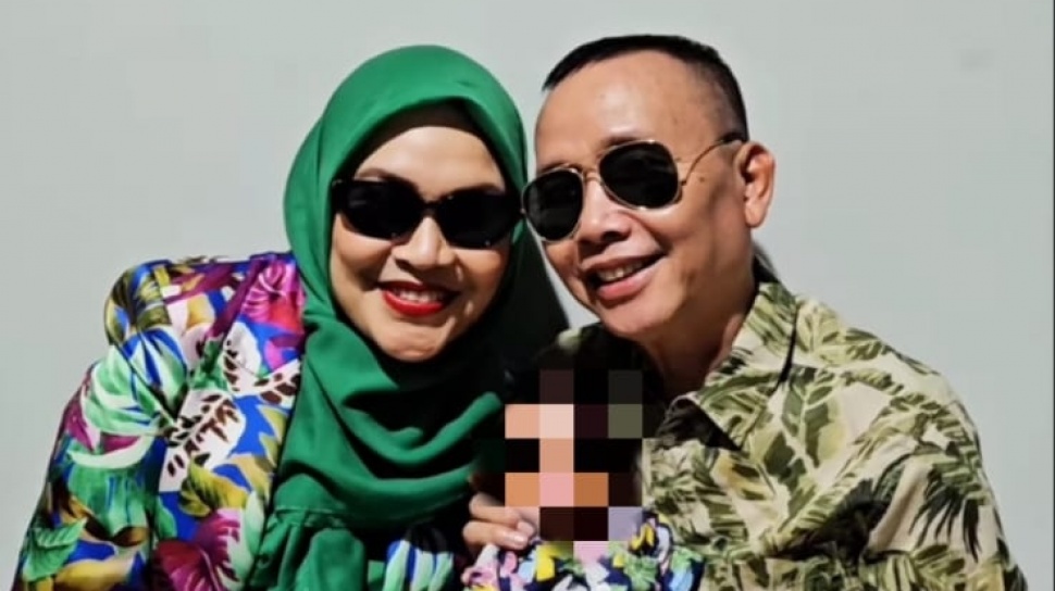 Kini Ditinggal Wafat, Ingat Lagi Momen Haru Ayah Ayu Ting Ting Dikaruniai Cucu Laki-Laki