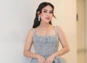 Berbeda dengan Paus Fransiskus, Ayu Ting Ting Minta Dijemput Pakai Mobil Mewah Berkaca Gelap