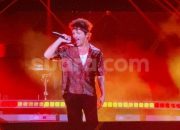 Sambil Main Piano, Bruno Mars Ajak Fans Jakarta Main Game di Konser Semalam