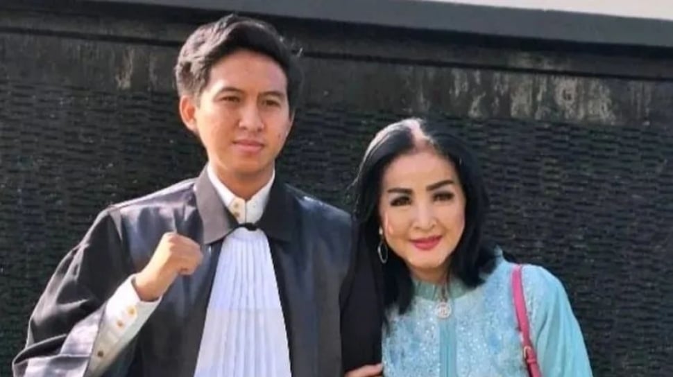 Tak Dibantu Jenderal Moerdiono, Machica Mochtar Hidupi Anak dari Honor Nyanyi