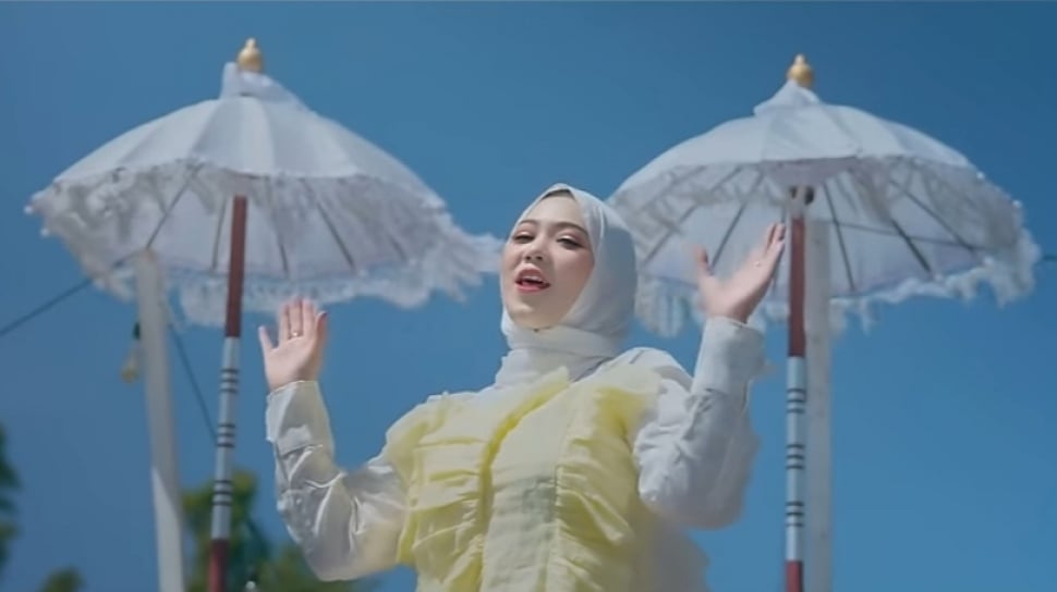 Lirik Lagu Ciinan Bana Lengkap dengan Artinya, Viral di TikTok!