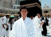 Tak Bareng Azizah Salsha, Pratama Arhan Pamer Foto Umrah Bawa-Bawa Surat Al-Quran