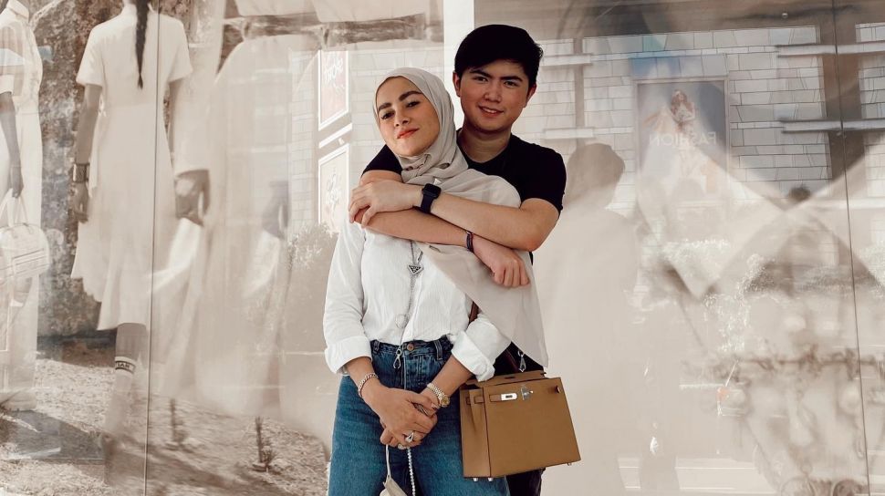 Lolly Diisukan Hamil, Sean Putra Olla Ramlan Gandeng Cewek Cantik Diduga Pacar Baru