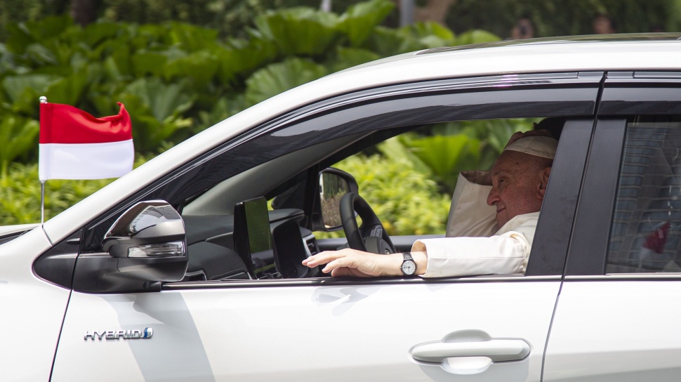 Kijang Innova Zenix Hybrid Paus Fransiskus Tidak Anti Peluru, Paspampres: Permintaan Vatikan