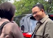 Sambutan Girang Polwan ke Anies Baswedan saat Turun dari Kijang Innova, Tampak Bahagia Sekali