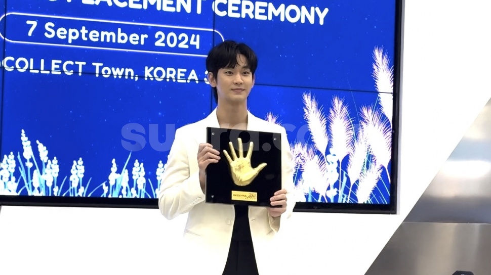 Momen Kim Soo Hyun Letakkan Handprinting Miliknya di Korea 360 Jakarta