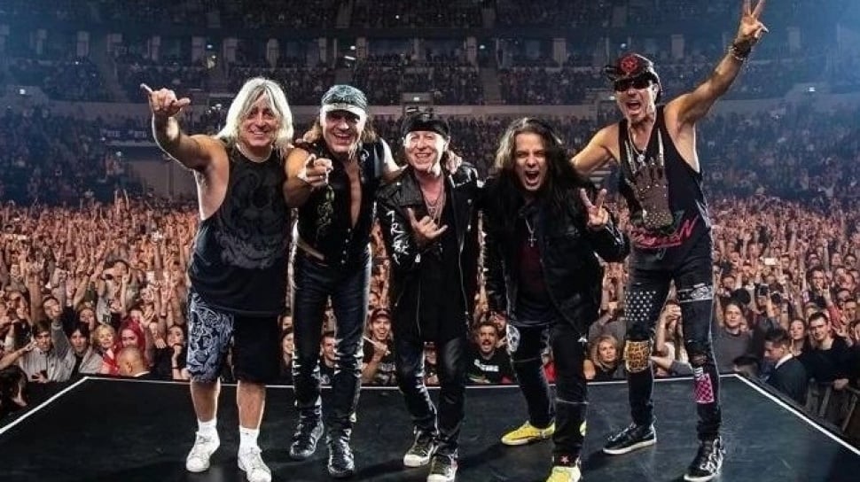 Gitaris Cedera Serius Gegara Jatuh dari Tangga, Konser Scorpions di September Batal Semua