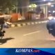 Cara Menghadapi Pengendara Motor Ugal-Ugalan di Jalan Raya