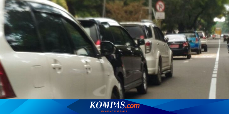 Ini Posisi Tuas Transmisi Mobil Matik yang Benar Saat Parkir Paralel