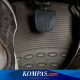 Kebiasaan Buruk Menempelkan Kaki di Tuas Kopling Mobil Manual