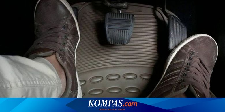 Kebiasaan Buruk Menempelkan Kaki di Tuas Kopling Mobil Manual