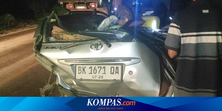 Truk Kontainer Gagal Menanjak Timpa Avanza, Selalu Ingat Jaga Jarak