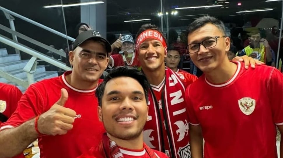 Nonton Timnas, Thariq Halilintar Digunjing Mejeng dengan Cristian Gonzales di Kursi Spesial