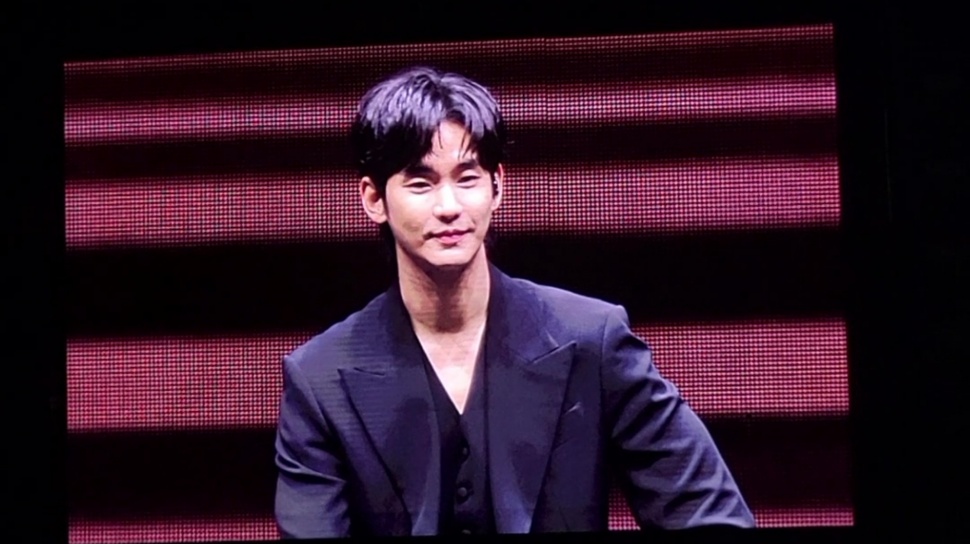 Keseruan Fan Meeting Kim Soo Hyun di Jakarta, Dari ‘Menyala Nasi Gorrreng’ Hingga Main Gasing Indonesia