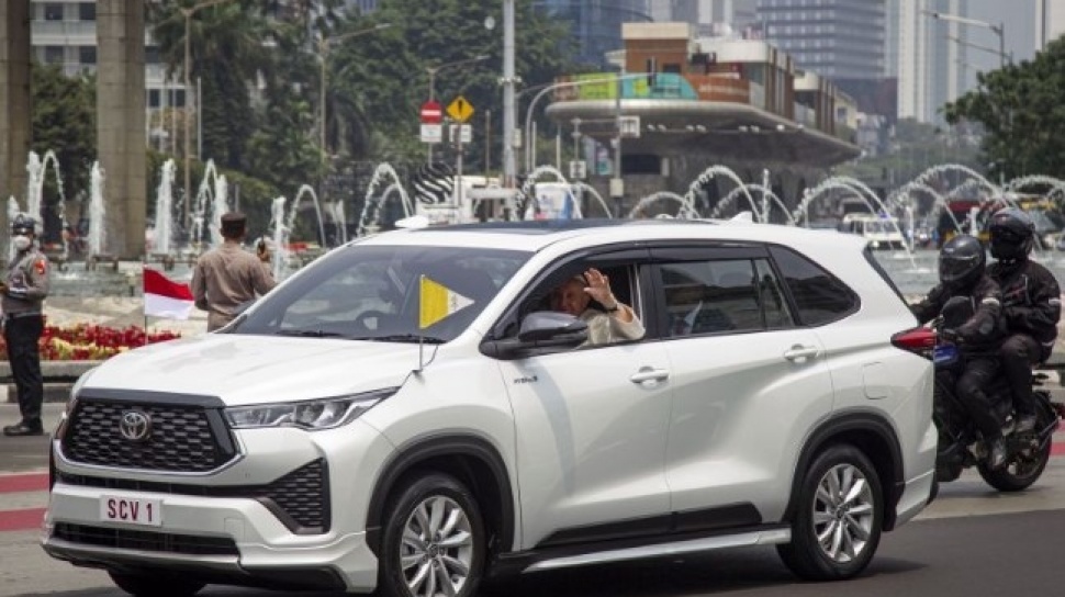 Lihat Lebih Dekat Toyota Innova Zenix Paus Fransiskus, Ternyata Ini Istimewanya