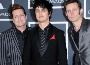 Lirik Lagu Wake Me Up When September Ends oleh Green Day, Lengkap dengan Terjemahan Bahasa Indonesianya!