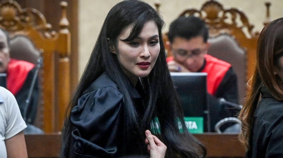 Momen Sandra Dewi Haus dan Minta Minum Usai Menggebu-gebu Jelaskan Tas Mewah di Persidangan