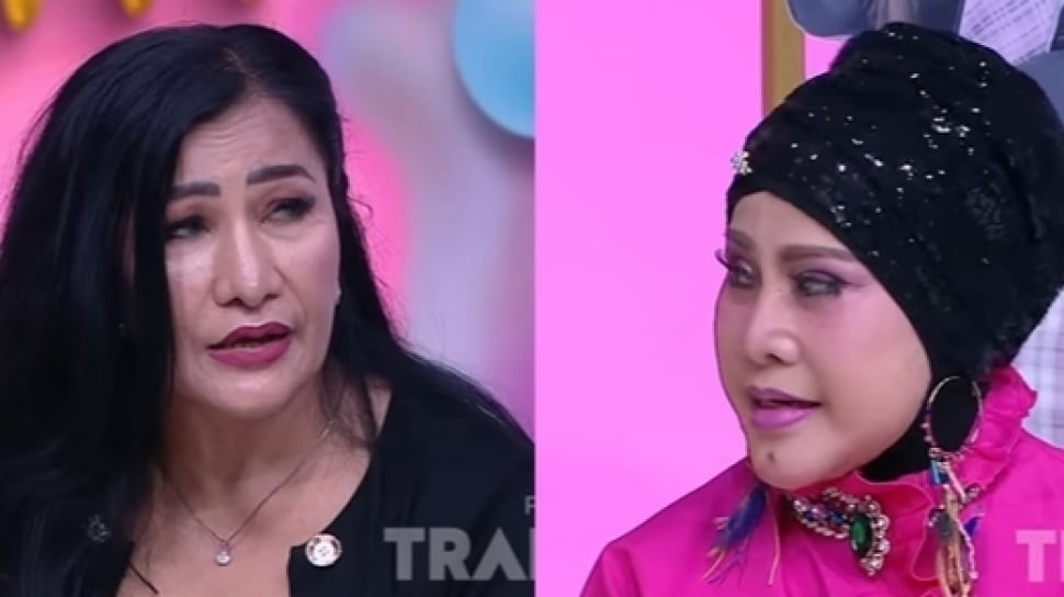 Siapa Mega Makcik? Viral Guling-Guling di Acara TV Sambil Sebut Nama Elvy Sukaesih