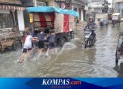 Hati-hati Lewat Genangan Air Saat Hujan, Pengendara Motor Bisa Jatuh