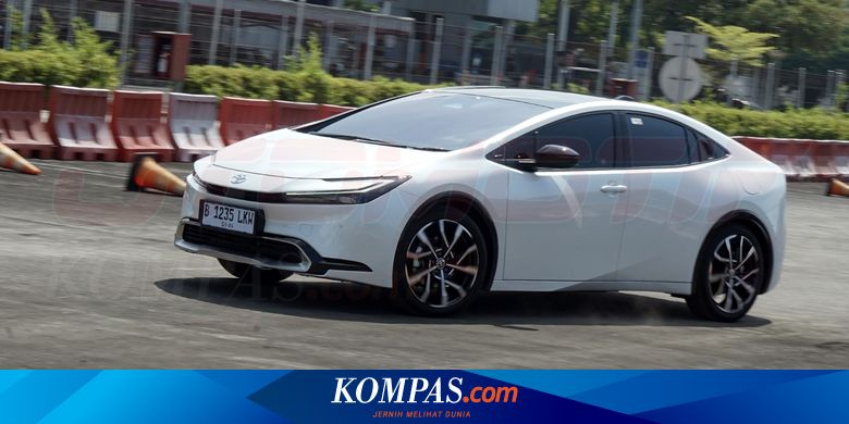 Cara Memanfaatkan Fitur Parkir Otomatis pada Prius PHEV