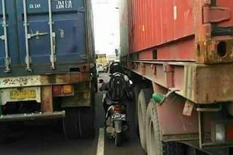 Strategi Aman Menyalip Truk Saat Berkendara di Jalan Raya