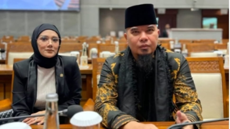 Sama-Sama Jadi Anggota DPR, Penampilan Ahmad Dhani Saat Ngantor Bareng Mulan Jameela Disorot