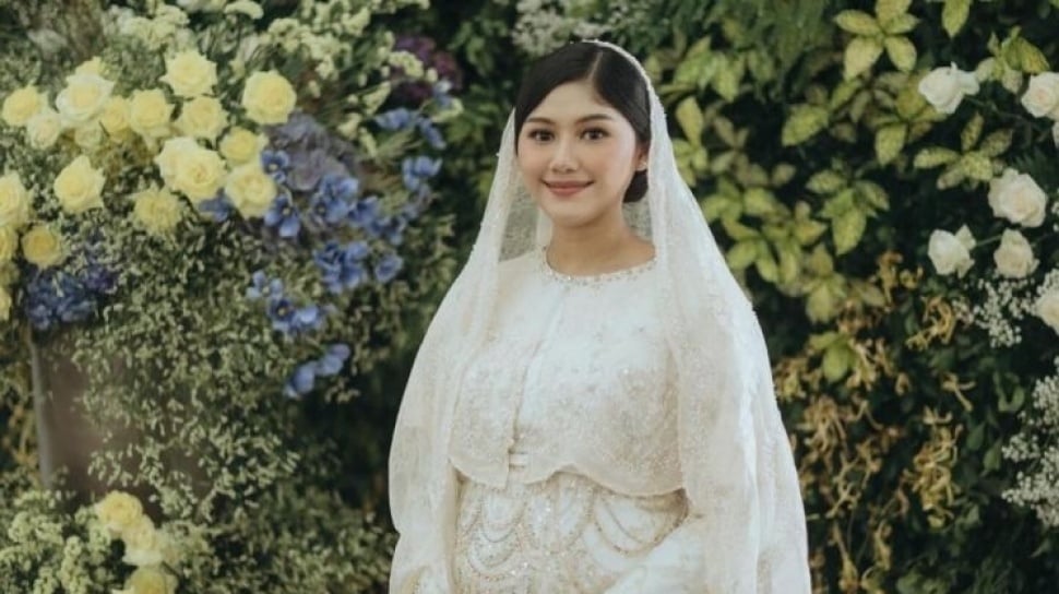 Dear Erina Gudono, Kasihani Mertua dan Belajarlah dari Kakak Ipar soal Fleksing setelah Melahirkan