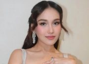 Duet Bareng JKT48 Nyanyi Heavy Rotation, Penampilan Ayu Ting Ting Jadi Sorotan