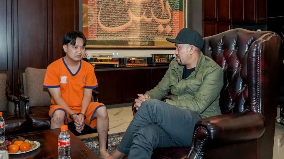 Ahmad Saroni Temui Ivan Sugianto Si Pelaku Intimidasi Siswa SMA, Mewahnya Ruangan Bikin Curiga