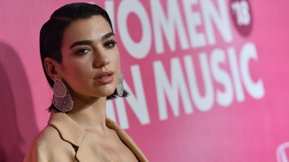 Reaksi Dua Lipa Konsernya di Jakarta Batal karena Masalah Keamanan Panggung