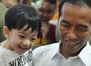 Momen Jokowi Ngevlog saat Ajak Jan Ethes dan La Lembah Jalan-jalan Naik MRT