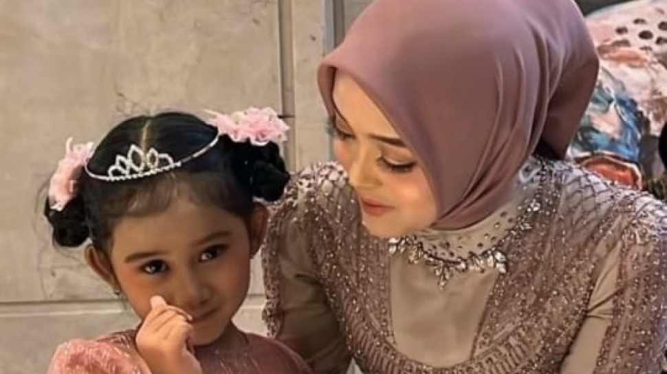 Rayakan Ultah Adik Tiri, Etika Putri Delina Tuai Pujian