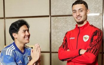 Hindari Kutukan, Jerome Polin Pakai Jersey Jepang saat Foto Bareng Pemain Timnas Indonesia