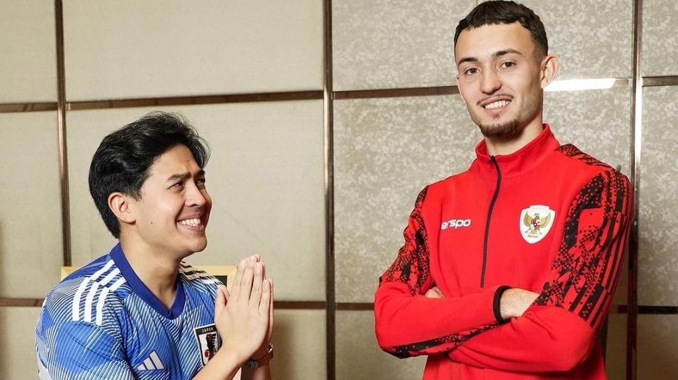 Hindari Kutukan, Jerome Polin Pakai Jersey Jepang saat Foto Bareng Pemain Timnas Indonesia