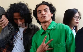 Rumahnya Mau Dirobohkan, Ayah Vadel Badjideh Tantang Nikita Mirzani Ketemuan: Jangan Ngomong Aja