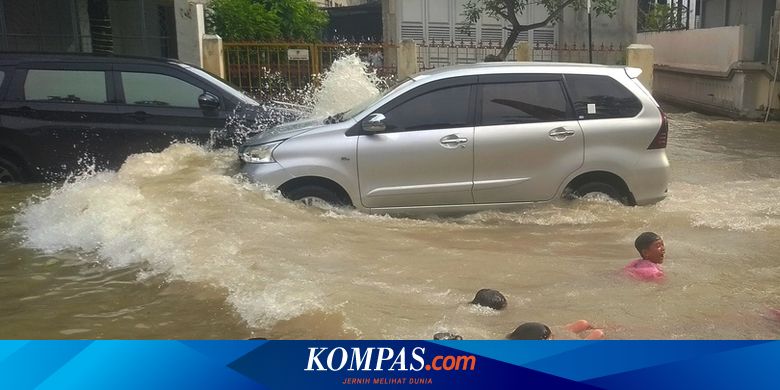 Benarkah Kopling Mobil Manual Bisa Rusak Setelah Terobos Banjir?