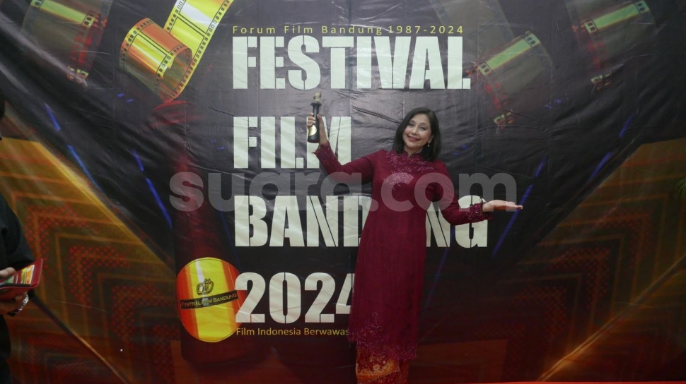 Raih Penghargaan di Festival Film Bandung, Ayu Azhari Titip Pesan buat Fadli Zon