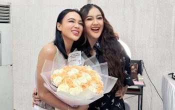 Buket Bunga dan Nasihat Haru, Begini Kisah Persahabatan Veni Nur dan Wika Salim