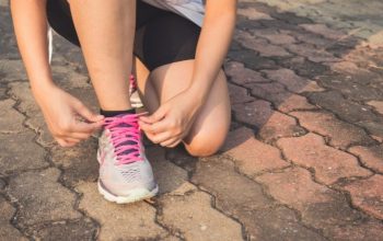 Kurangi Risiko Osteoporosis dengan Jalan Kaki dan Penuhi Nutrisi