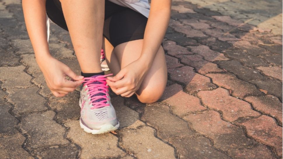 Kurangi Risiko Osteoporosis dengan Jalan Kaki dan Penuhi Nutrisi