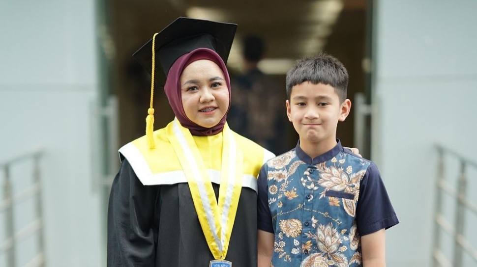 Lala Pengasuh Rafathar Wisuda S1, Nagita Slavina Bangga dan Beri Pesan Haru