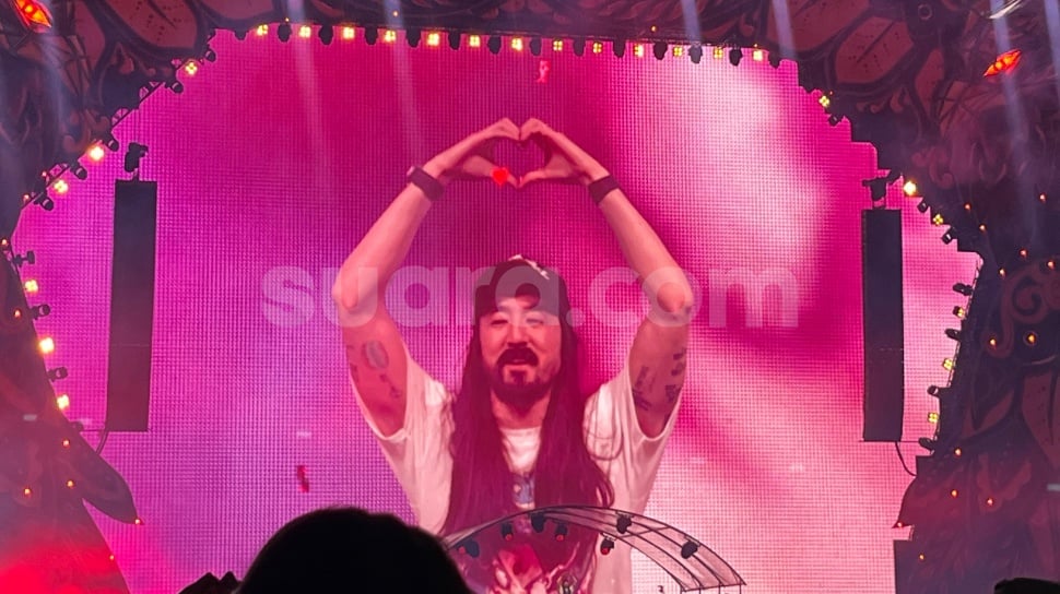 Pecah! Ritual ‘Cake Me’ Steve Aoki Meriahkan Hari Terakhir DWP 2024